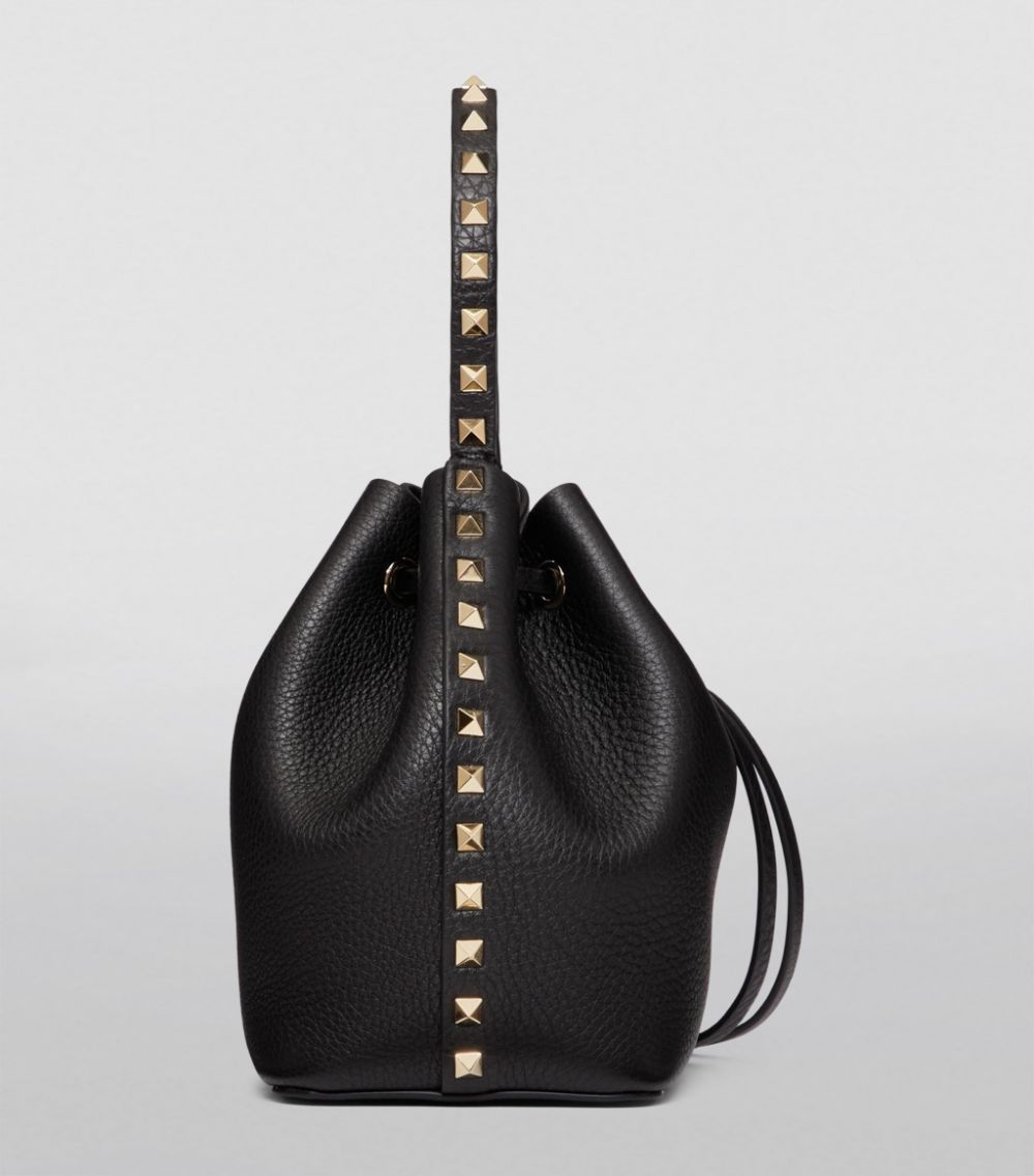 VALENTINO GARAVANI Valentino Garavani Leather Rockstud Bucket Bag