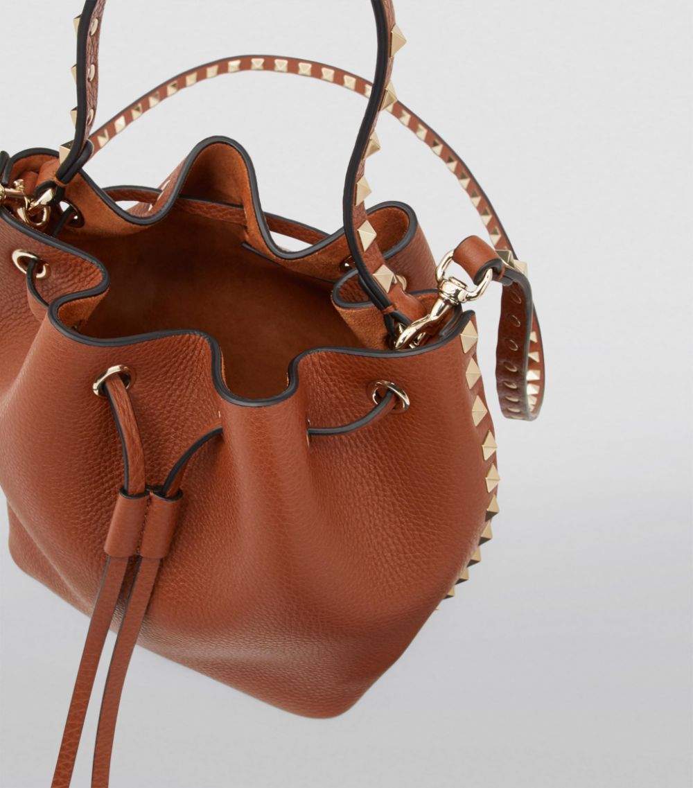 VALENTINO GARAVANI Valentino Garavani Leather Rockstud Bucket Bag