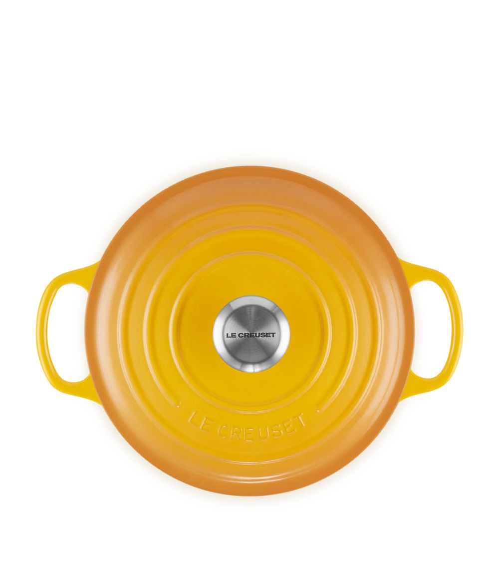 Le Creuset Le Creuset Cast Iron Signature Round Casserole Dish (24cm)