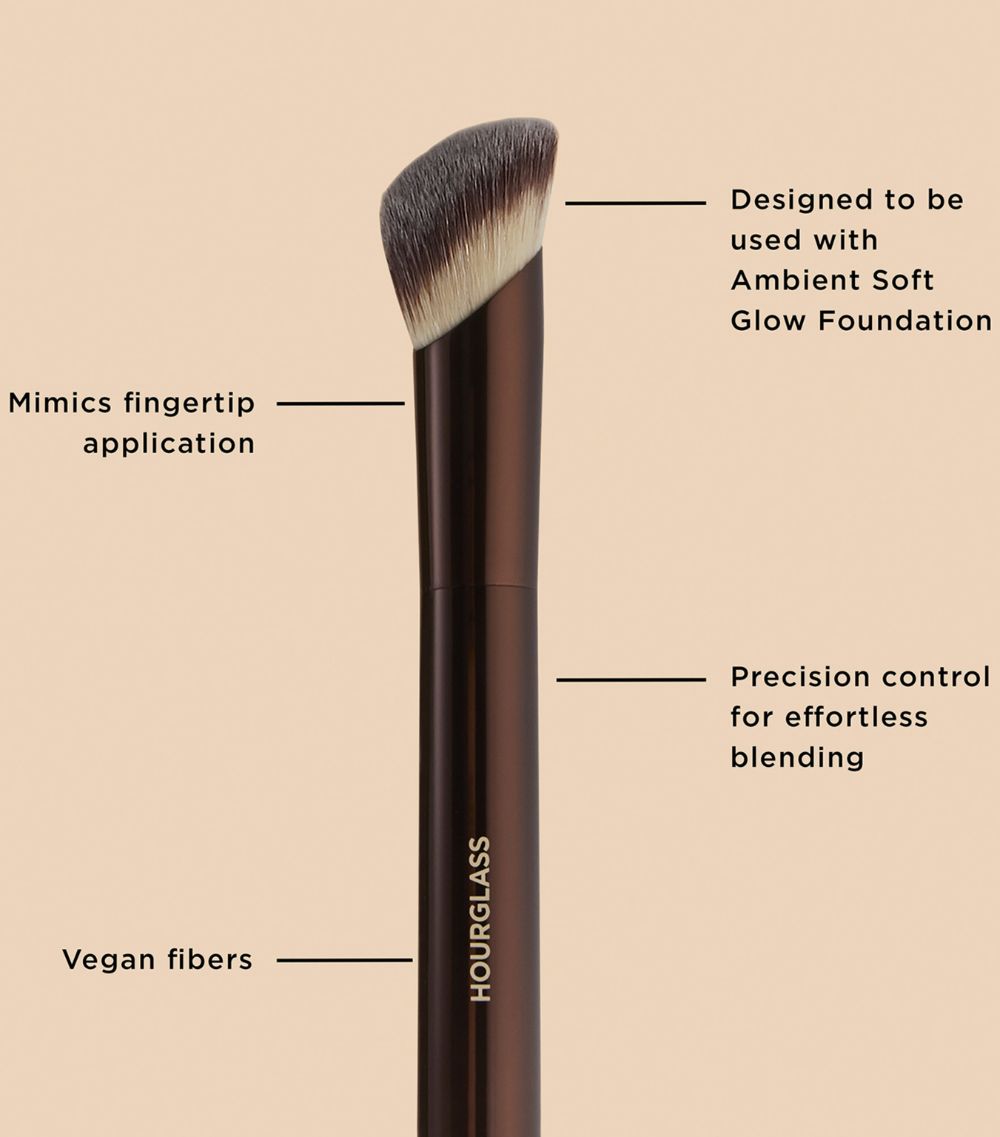 Hourglass Hourglass Ambient Soft Glow Foundation Brush