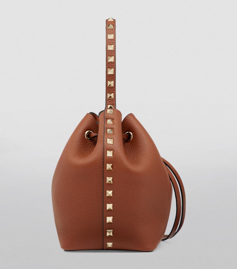 VALENTINO GARAVANI Valentino Garavani Leather Rockstud Bucket Bag