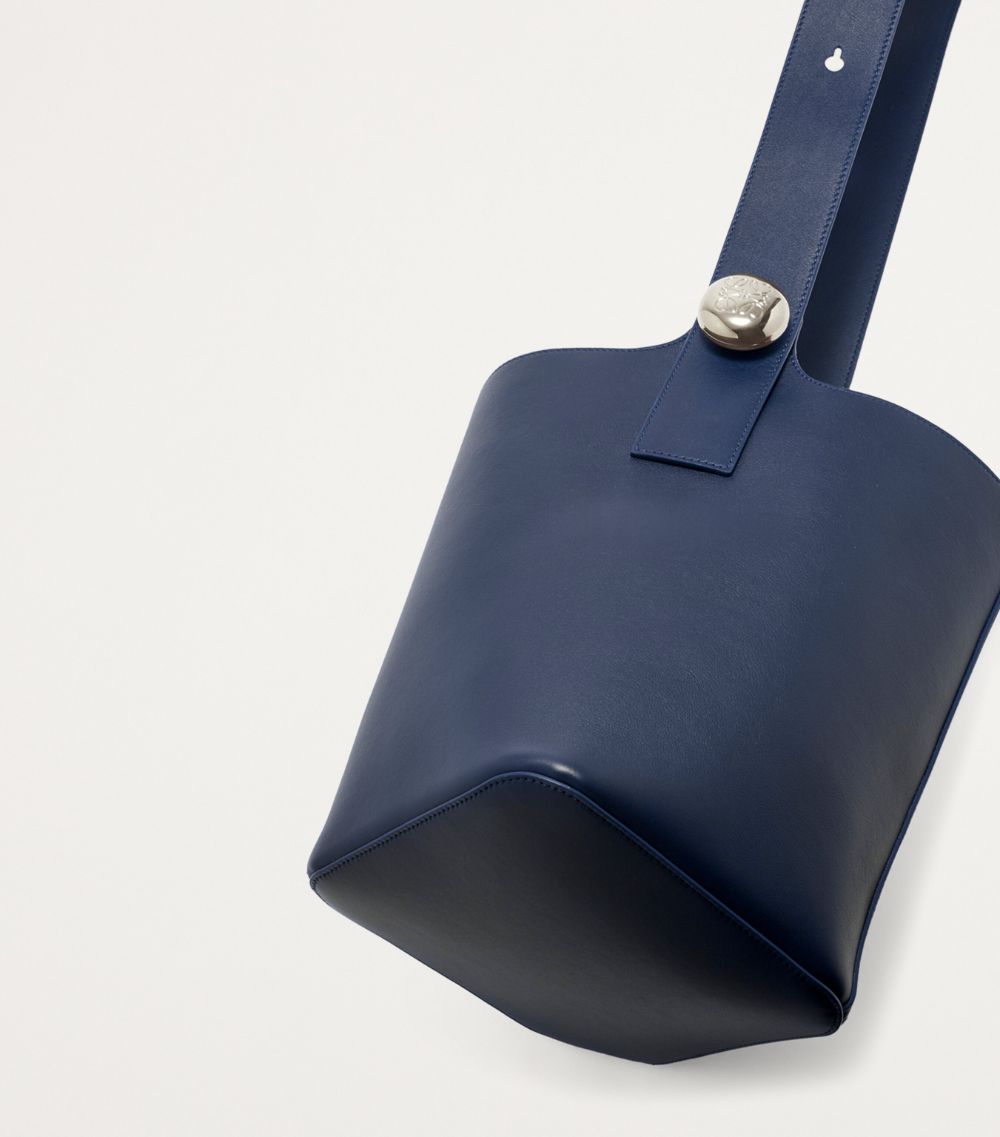 Loewe Loewe Medium Leather Pebble Bucket Bag