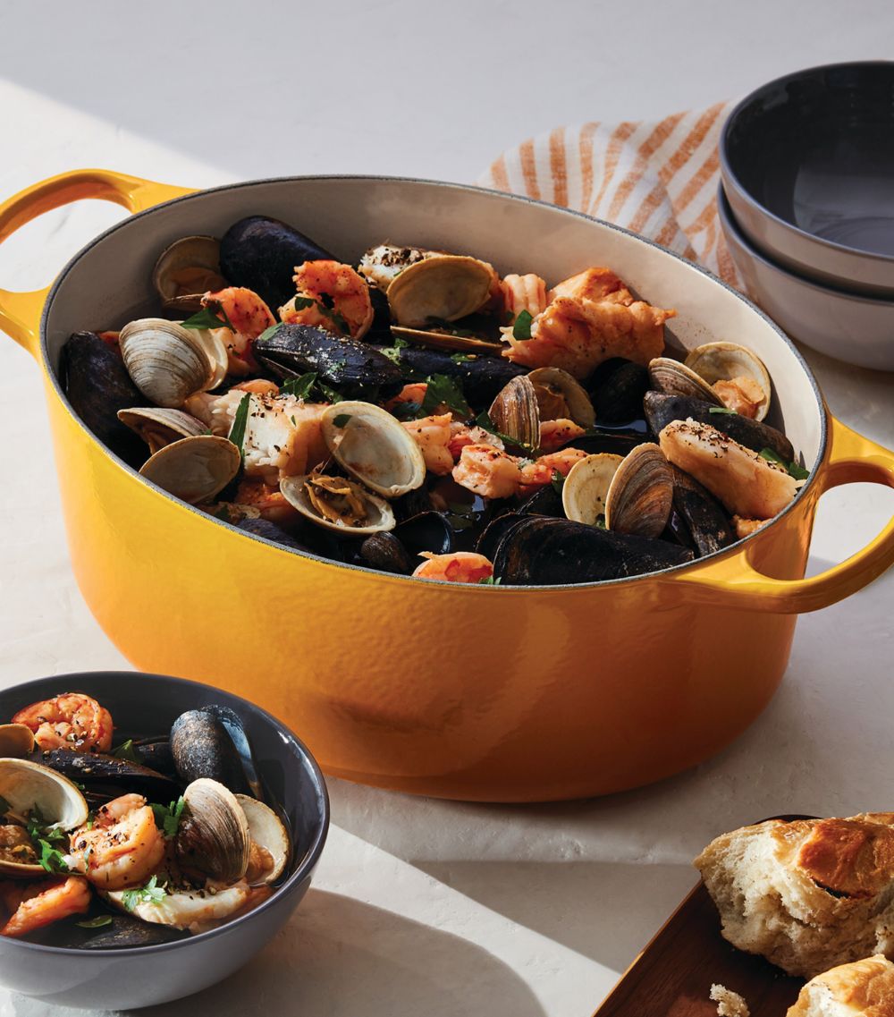 Le Creuset Le Creuset Cast Iron Signature Oval Casserole Dish (27cm)