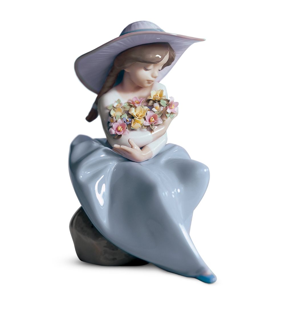 Lladró Lladró Girl With Flower Bouquet Figurine