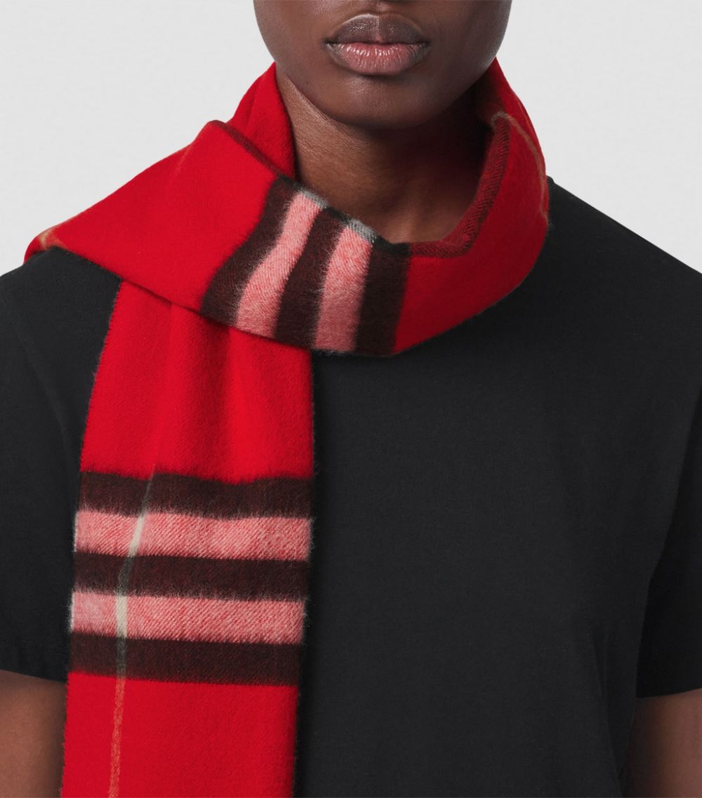 Burberry Burberry The Classic Check Cashmere Scarf