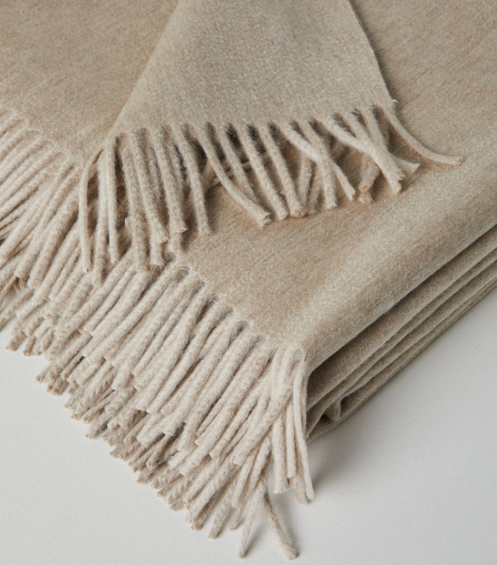 Brunello Cucinelli Brunello Cucinelli Cashmere Fringed Throw (150cm x 200cm)