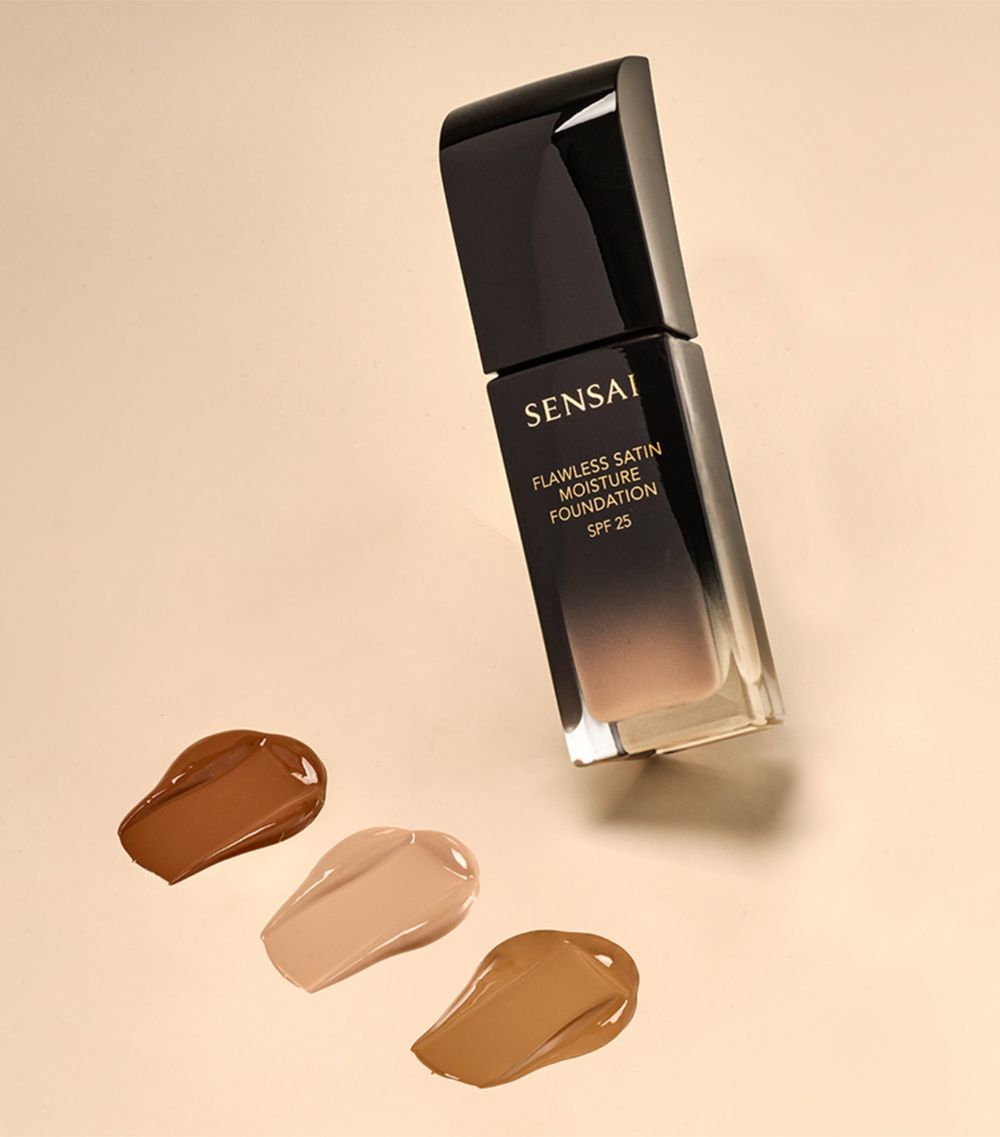 Sensai Sensai Flawless Satin Moisture Foundation Spf 25