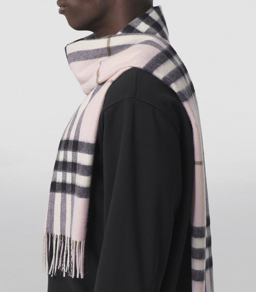 Burberry Burberry The Classic Check Cashmere Scarf