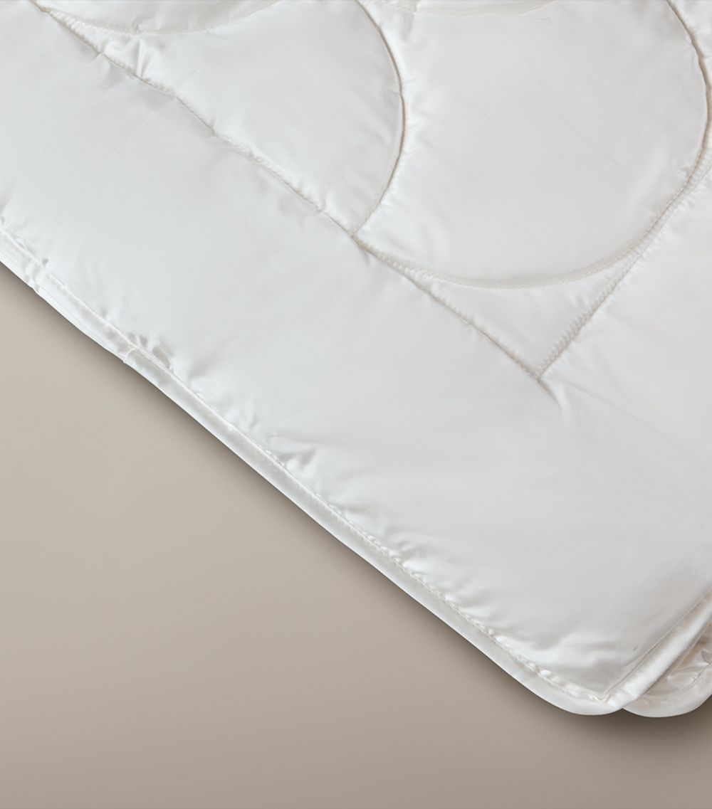  Savoir Super King Silk Duvet (4.5 Tog)