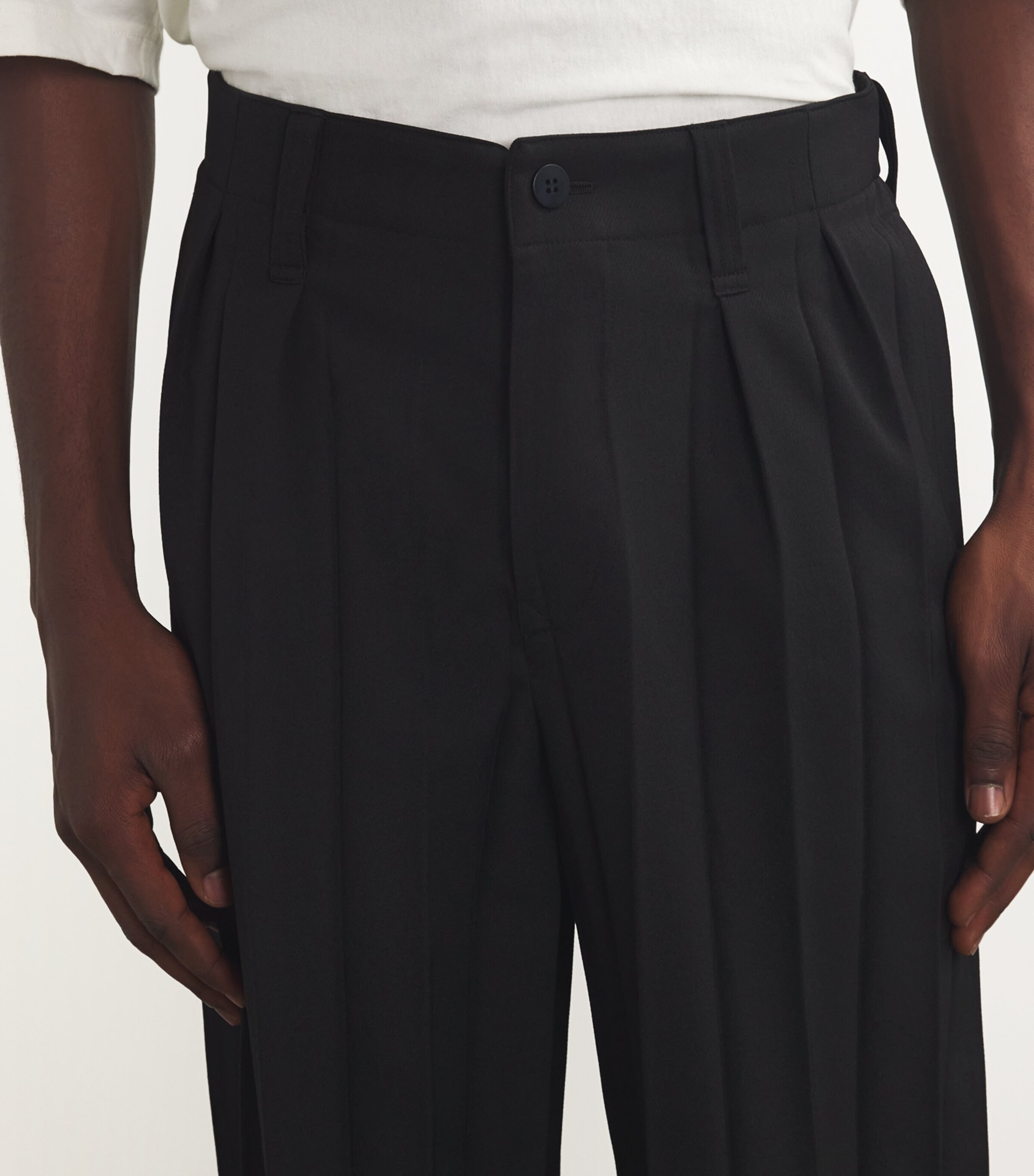 Homme Plissé Issey Miyake Homme Plissé Issey Miyake Pleated Tapered Trousers