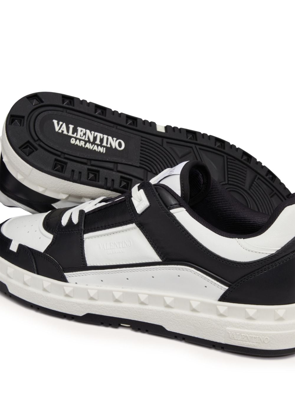 VALENTINO GARAVANI VALENTINO GARAVANI- Freedots Leather Sneakers