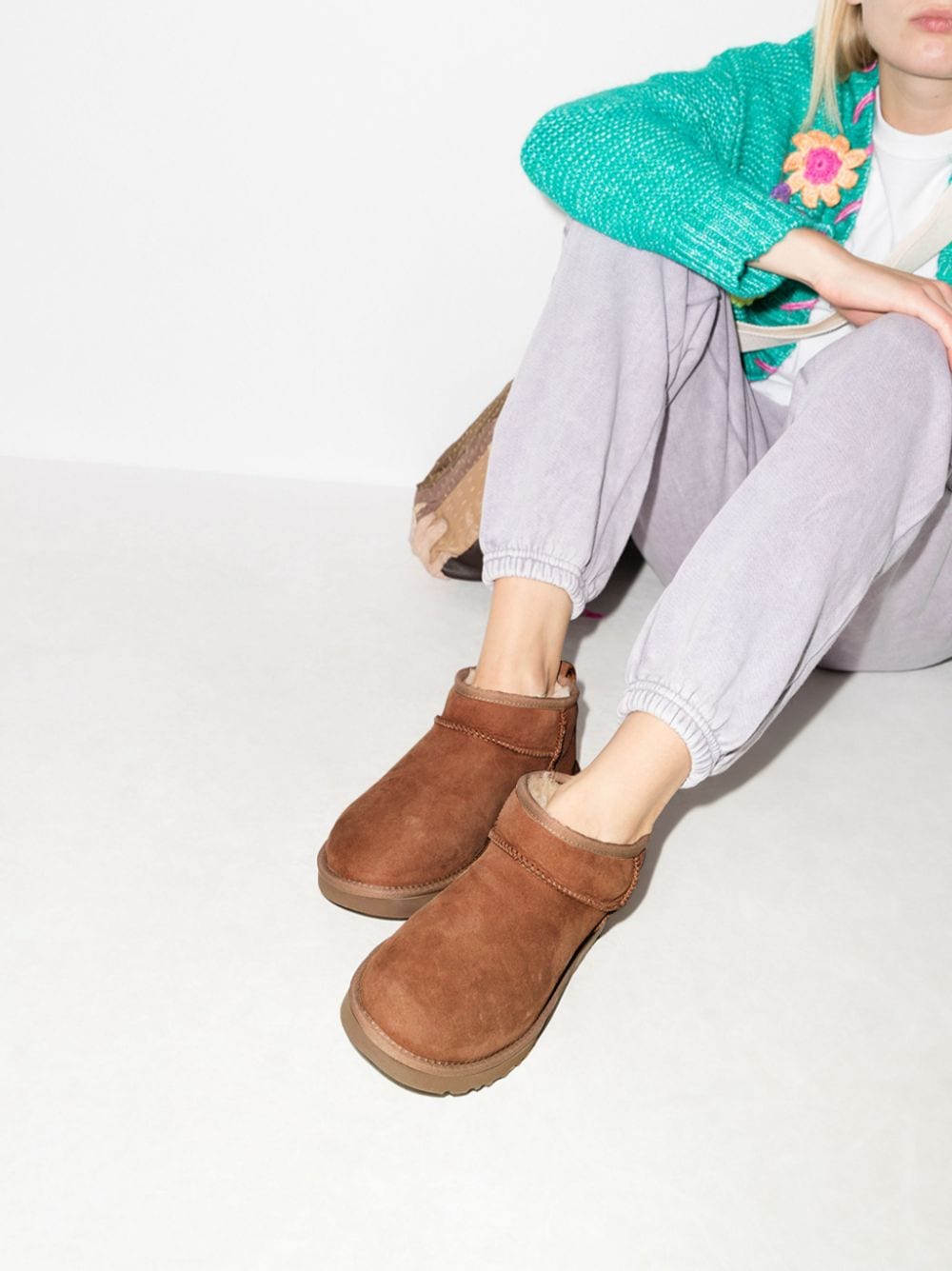  UGG AUSTRALIA- Classic Ultra Mini Boots