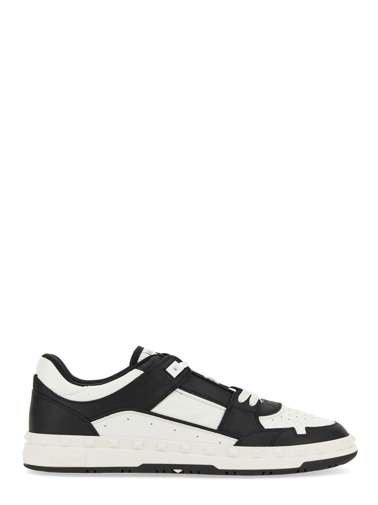 VALENTINO GARAVANI valentino garavani low top sneaker "freedots"