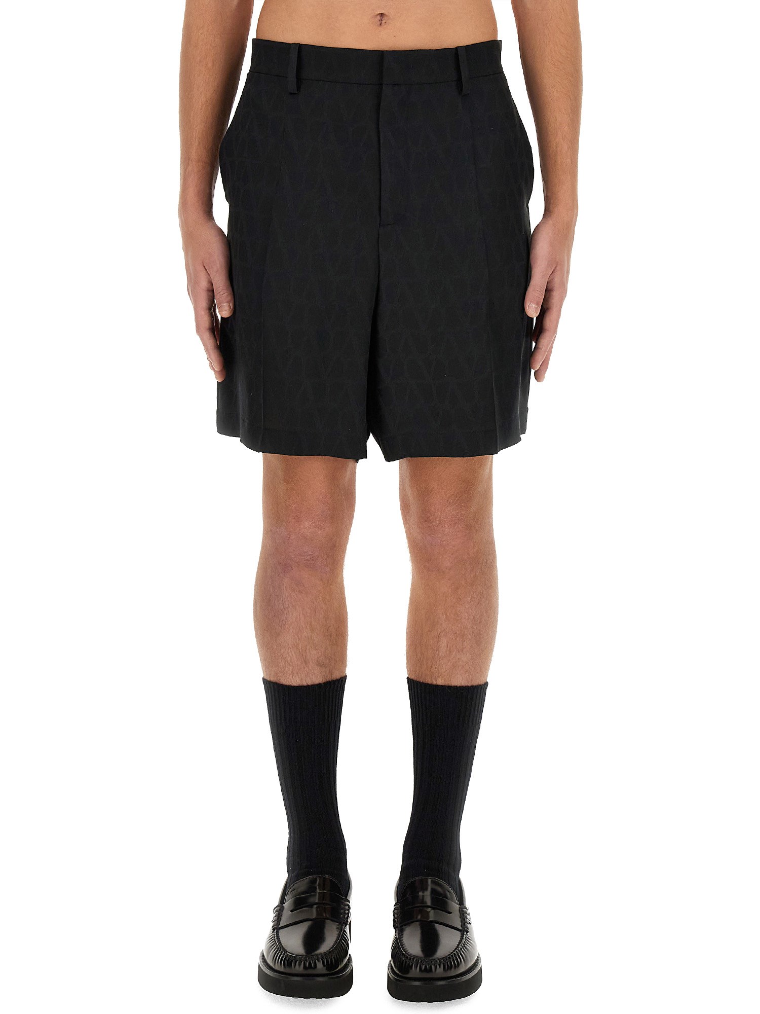 Valentino valentino bermuda shorts with all over "toile iconographe" pattern