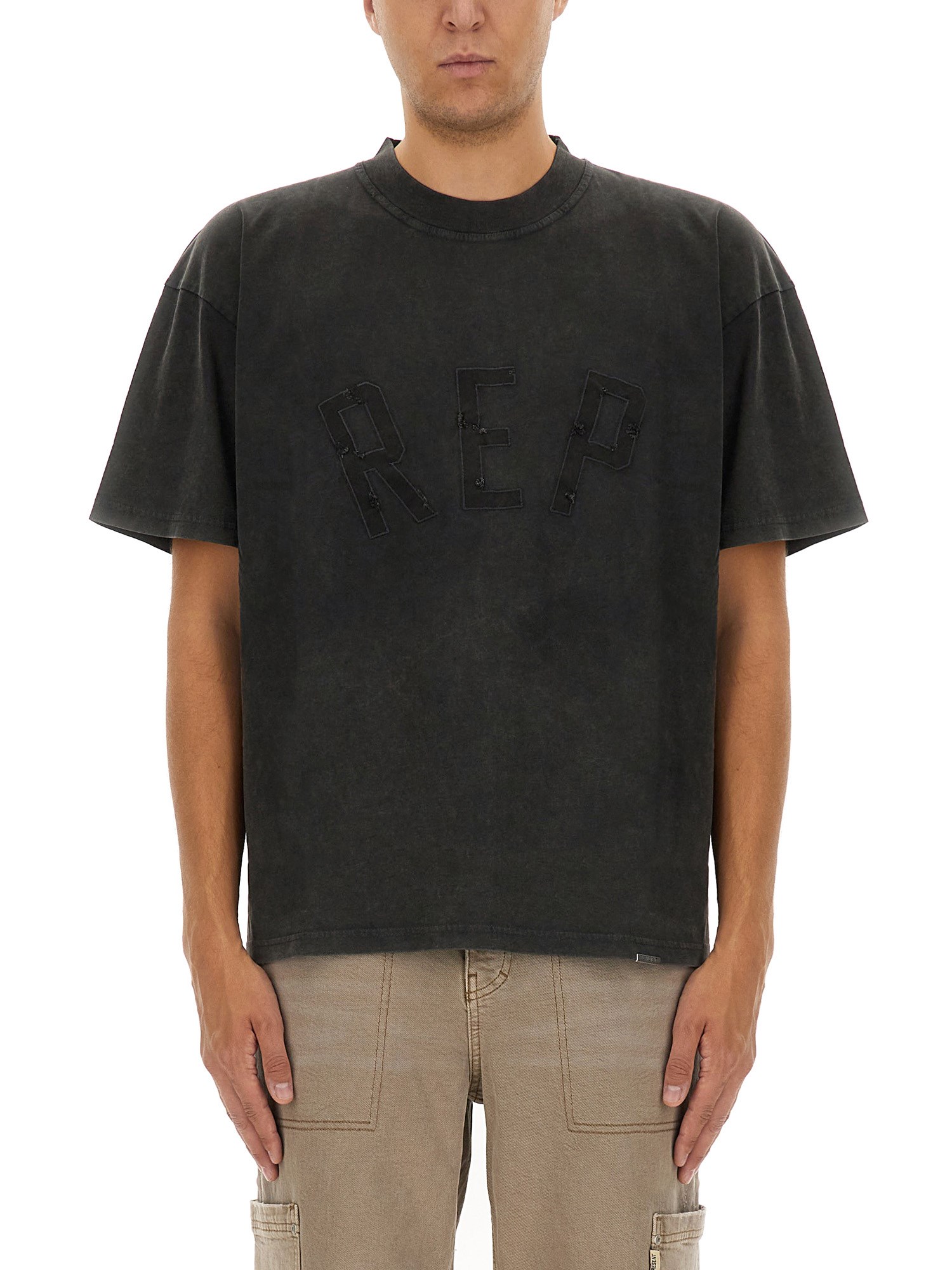 Represent represent "rep applique" t-shirt