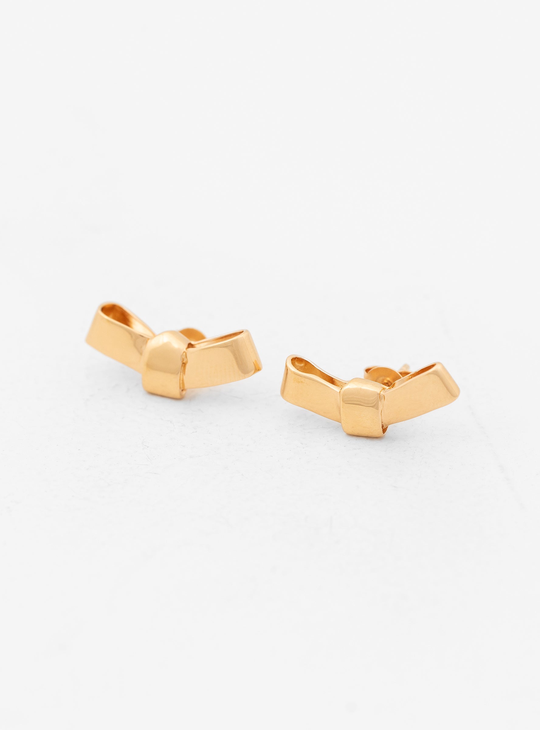  Annika Inez Petite Cravat Gold Earrings