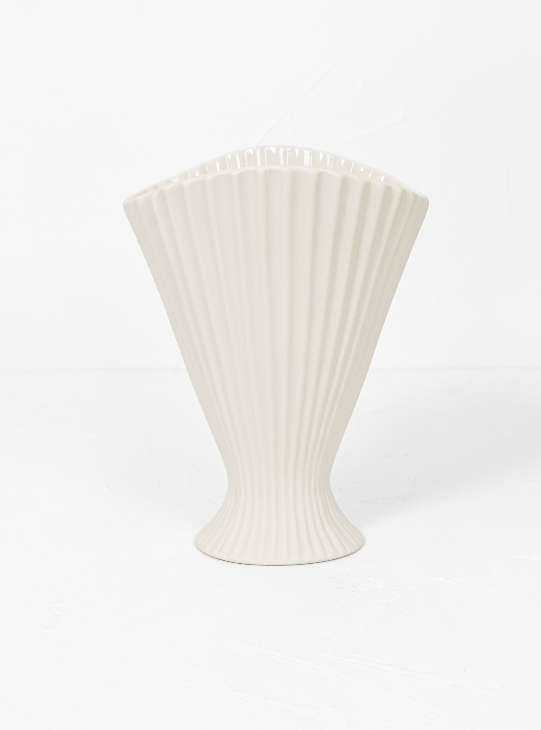  ferm LIVING Fountain Vase Off White