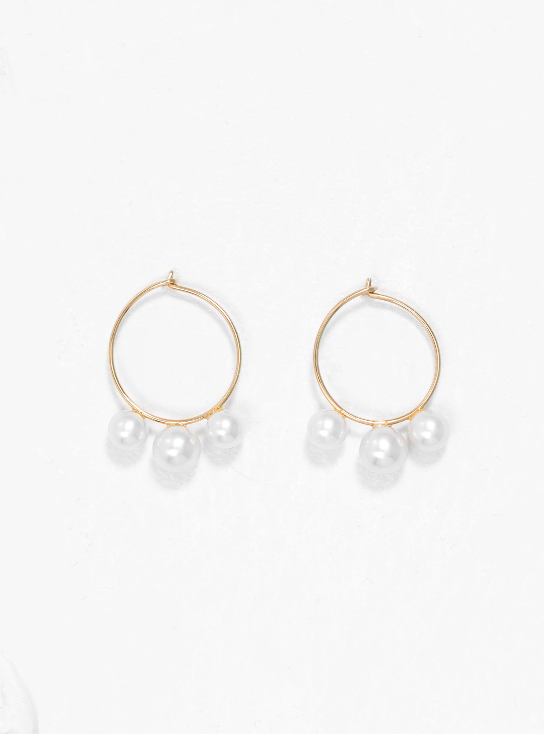  Saskia Diez 3 Pearls Hoop Earrings