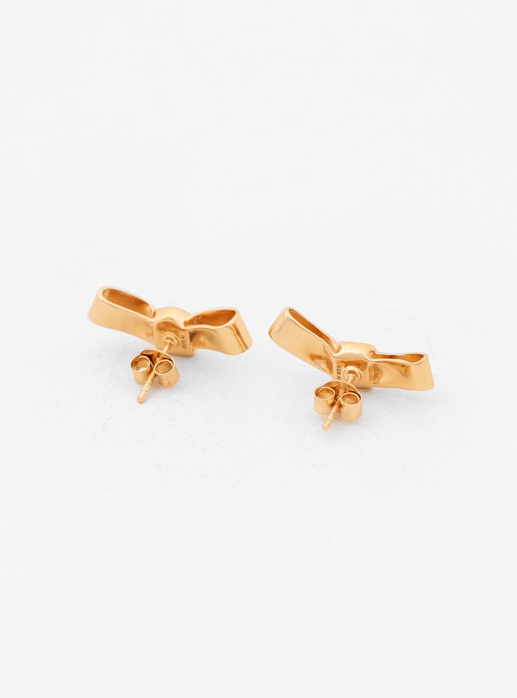  Annika Inez Petite Cravat Gold Earrings