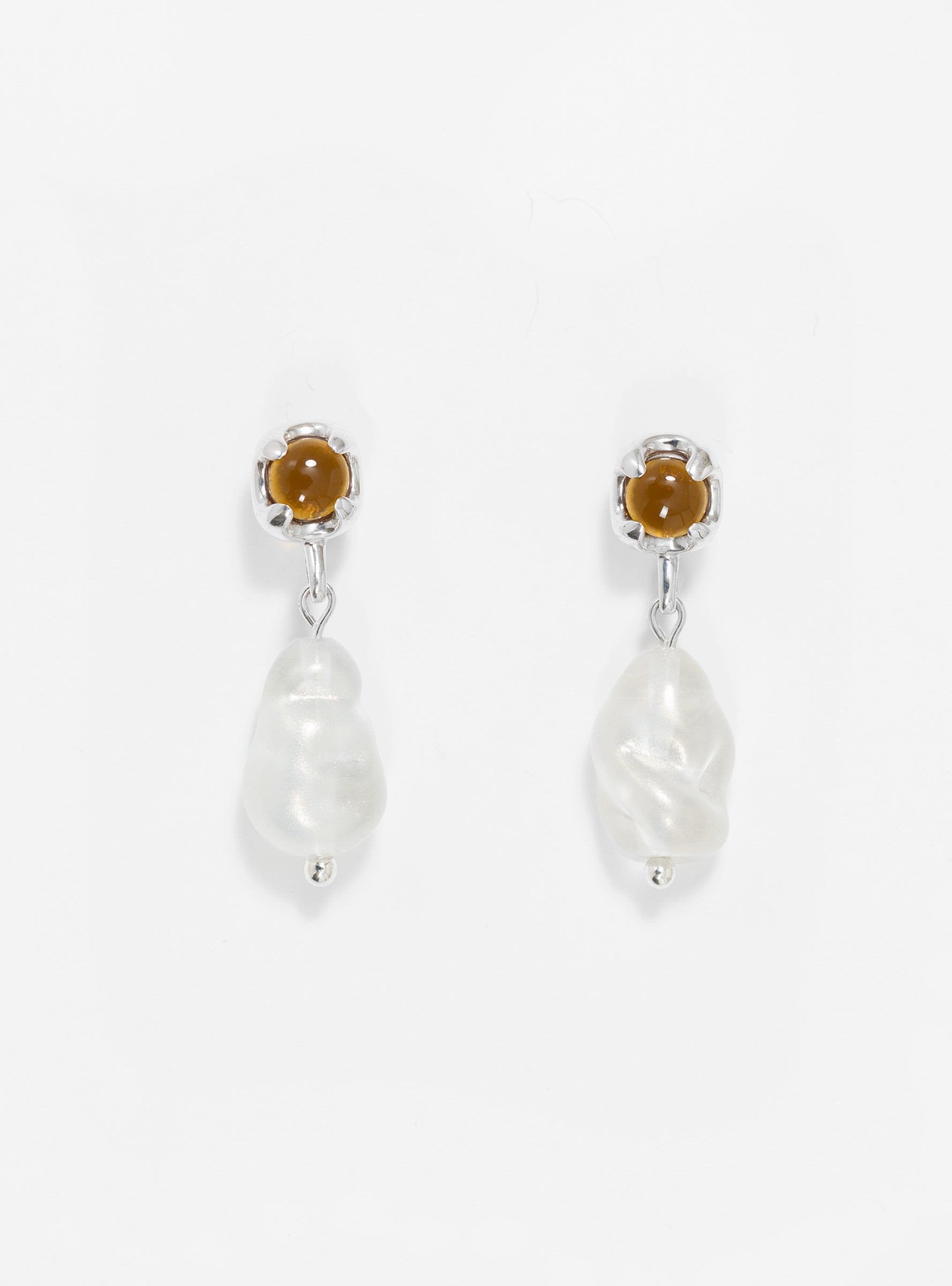  CLED Beam Pearl Earrings Amber Brown