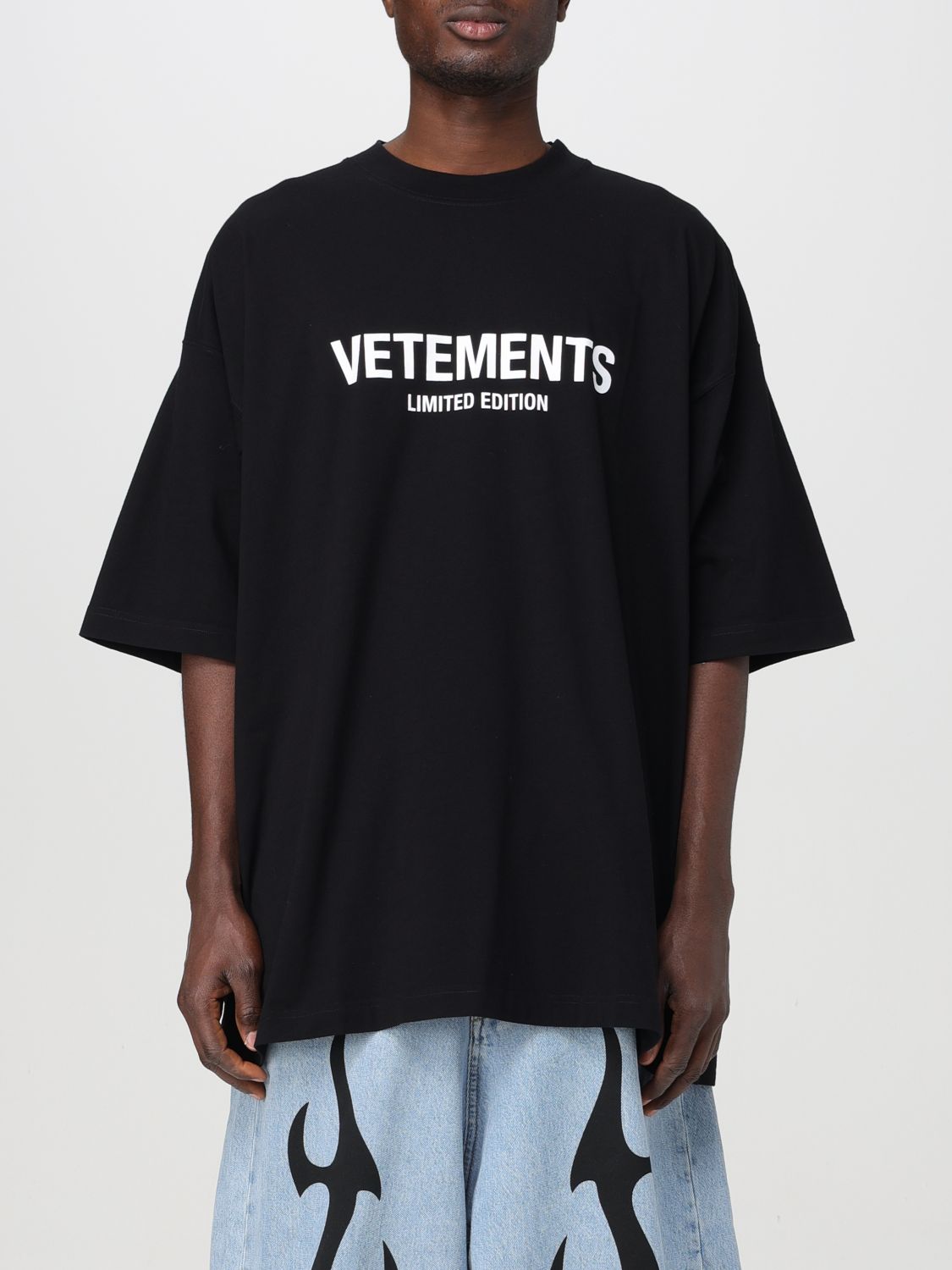 Vetements T-Shirt VETEMENTS Men colour Black