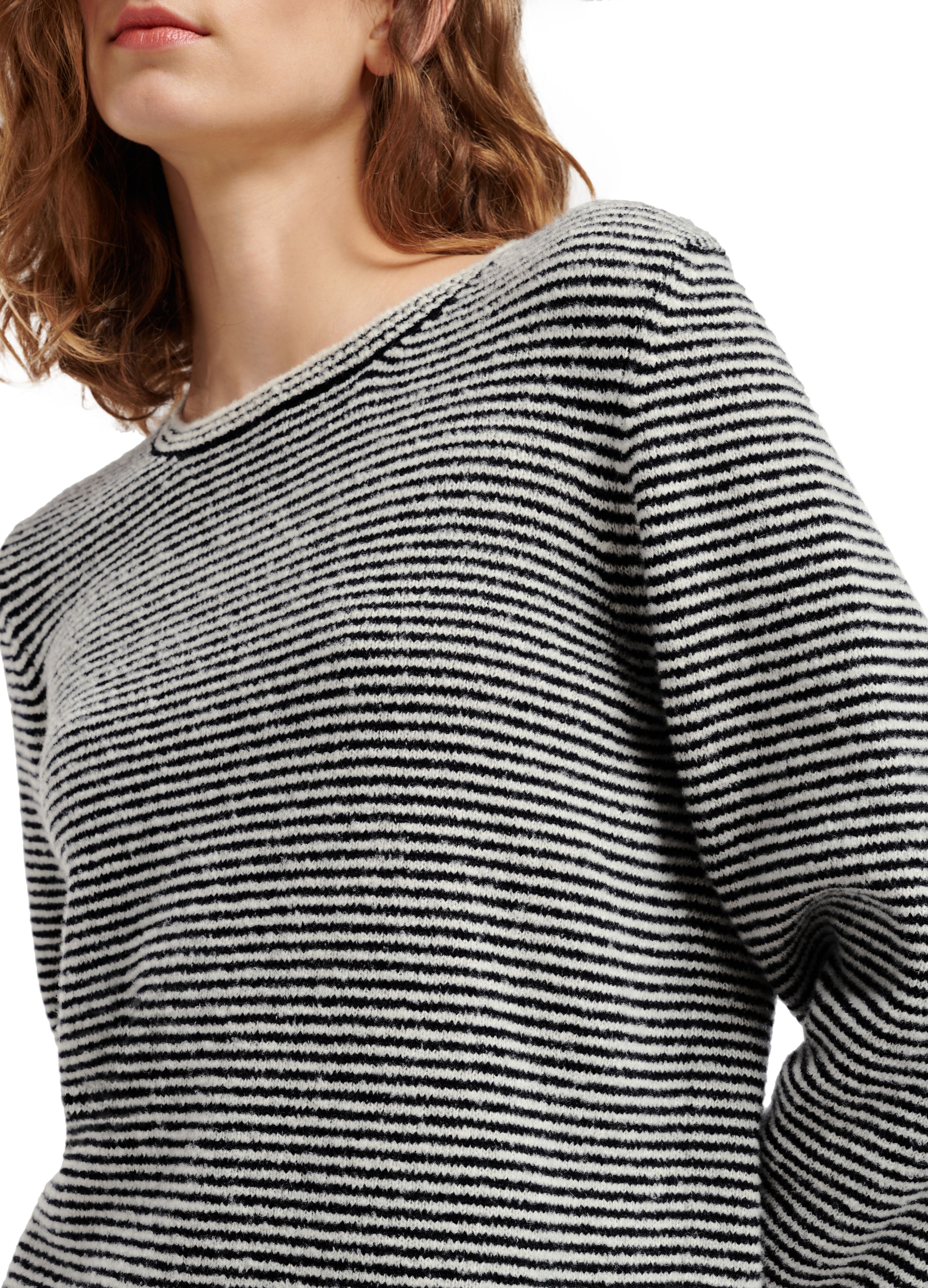 Barrie Cashmere jumper with thin stripes