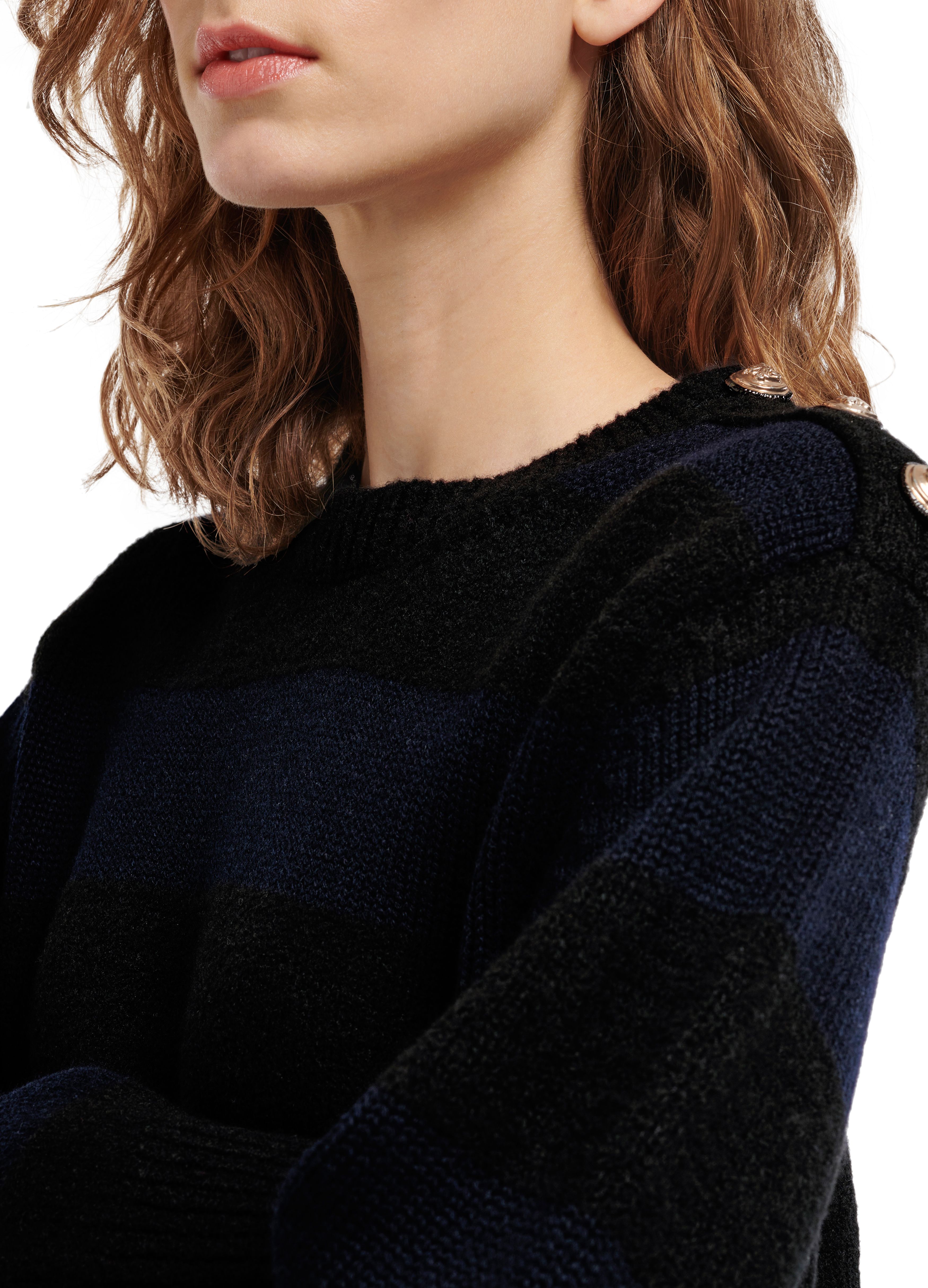 Barrie Cashmere jumper with thin stripes