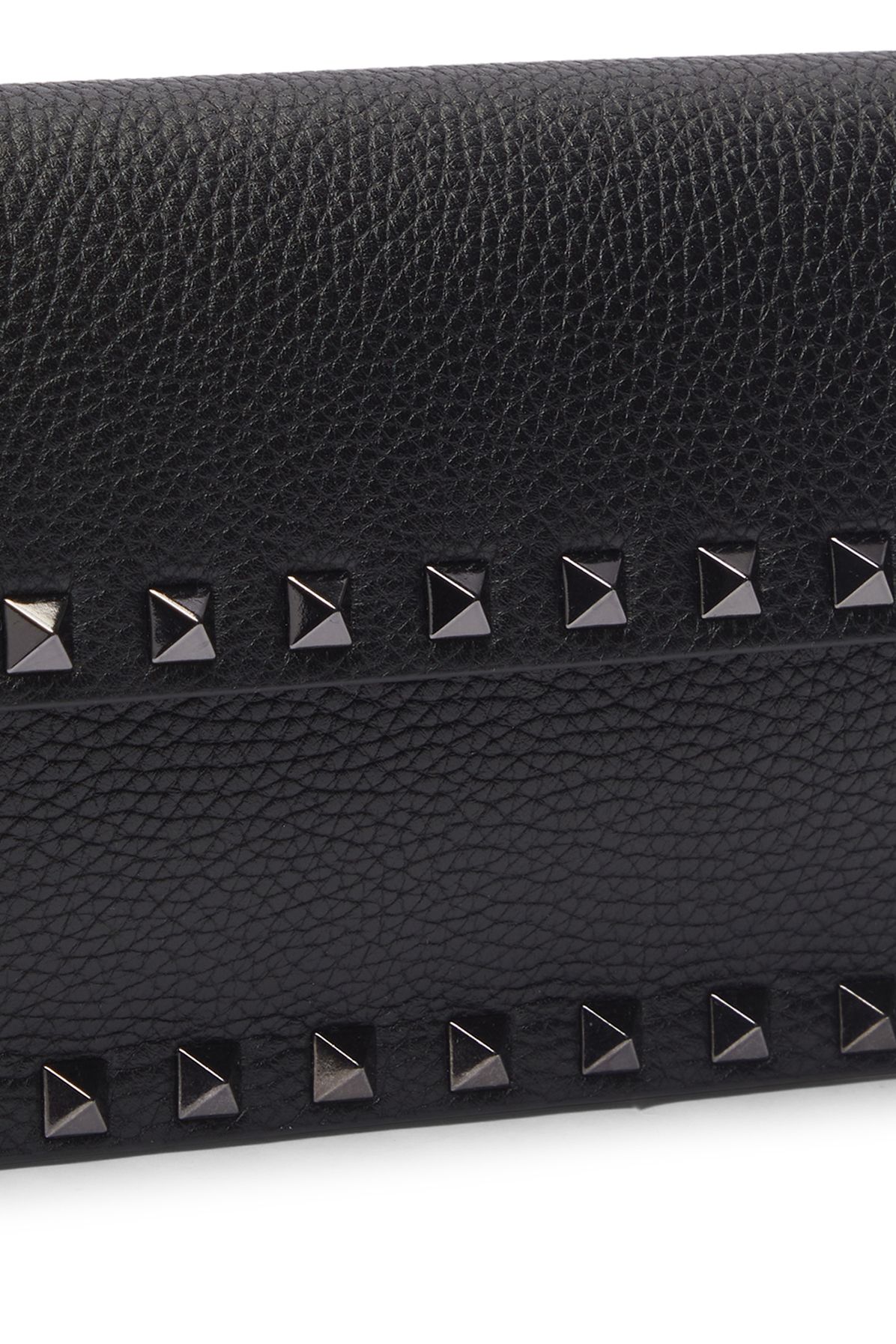 Valentino  Rockstud wallet on chain