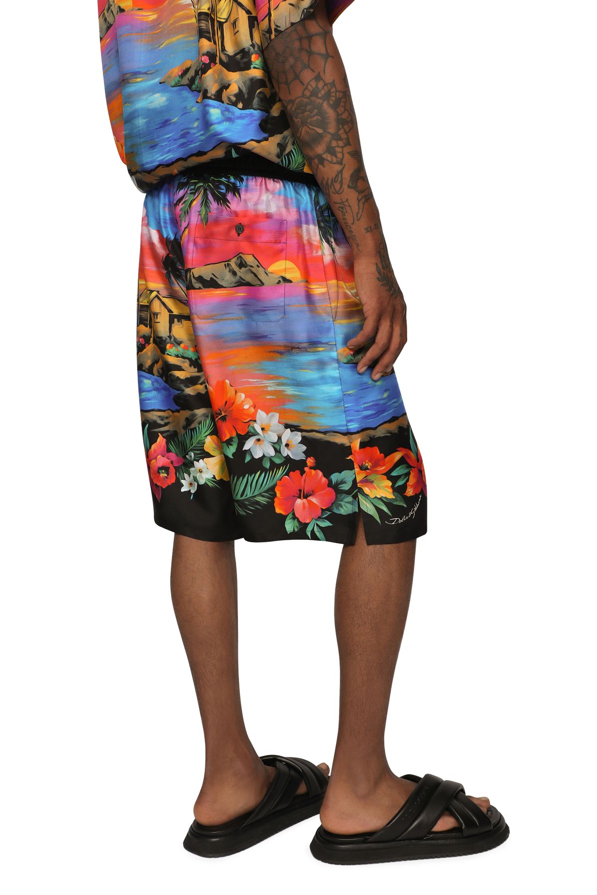 Dolce & Gabbana Silk twill jogging shorts with Hawaiian print